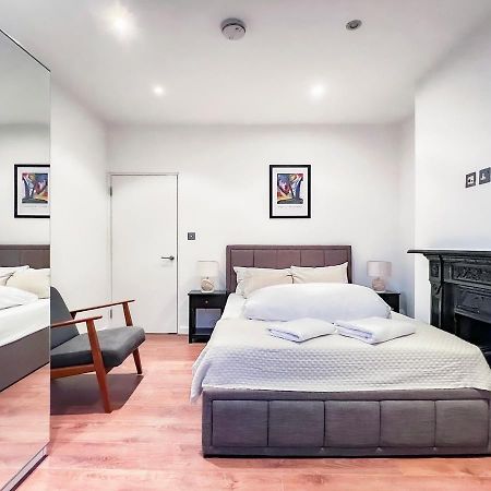 Prime Location Camden Luxury Apt Sleeps 6 London Bagian luar foto