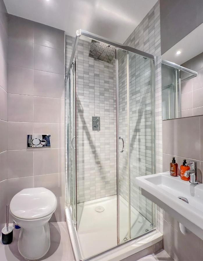 Prime Location Camden Luxury Apt Sleeps 6 London Bagian luar foto